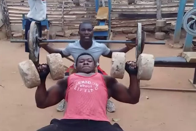 Fisiculturistas africanos demonstram que não há desculpas quando você quer ganhar músculos