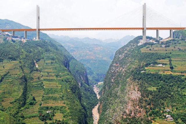 Inaugurada a ponte mais alta do mundo com 570 metros na China