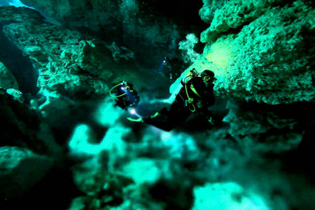 O curioso fenmeno observado ao mergulhar em cavernas onde se misturam gua salgada e doce