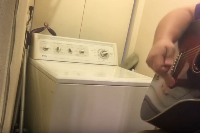 Um dueto com a máquina de lavar roupa