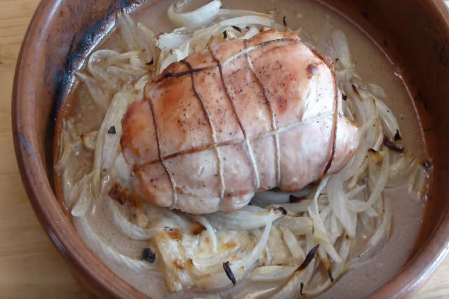 Um receita simples de peito de frango recheado para você impressionar seus convidados