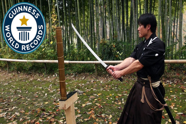 Artista marcial japonês estabelece o recorde de maior número de cortes com espada em um minuto
