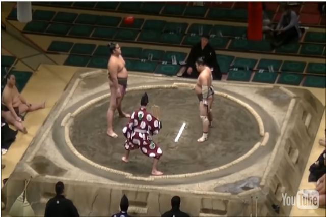 Um impressionante nocaute em combate de sumô que durou apenas 3 segundos
