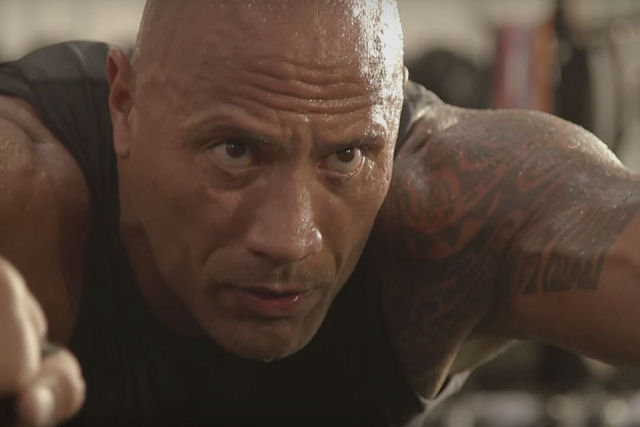 O vídeo do treinamento definitivo de The Rock vai fazer você questionar se ele é humano