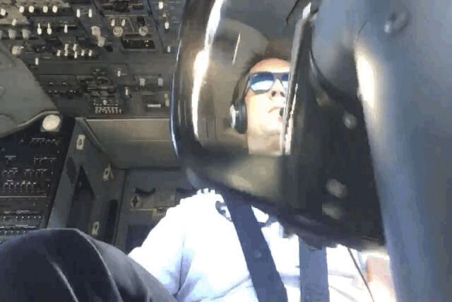O pouso de um Boeing 737 com vento cruzado gravado na cabine do piloto