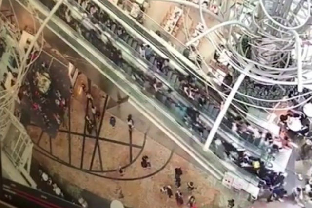 Grave falha em escada rolante provoca 18 feridos em um shopping em Hong Kong