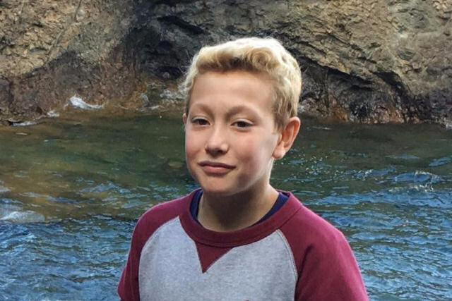 Menino de 11 anos se suicida após sua namorada fingir suicídio