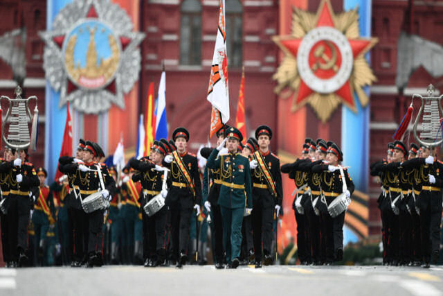 O grande desfile militar do Dia da Vitória no coração da Rússia