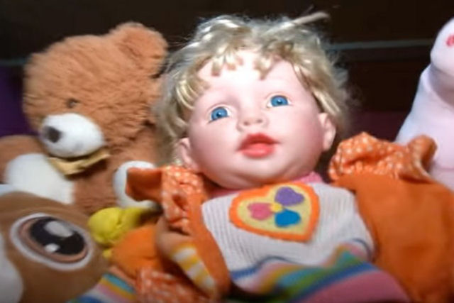 Família peruana afirma que é aterrorizada por boneca possuída faz 7 anos