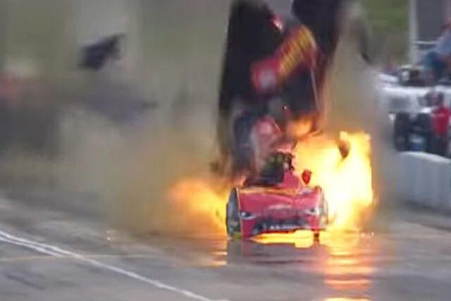 Carro de corrida explode violentamente depois de atingir mais de 500 km/h