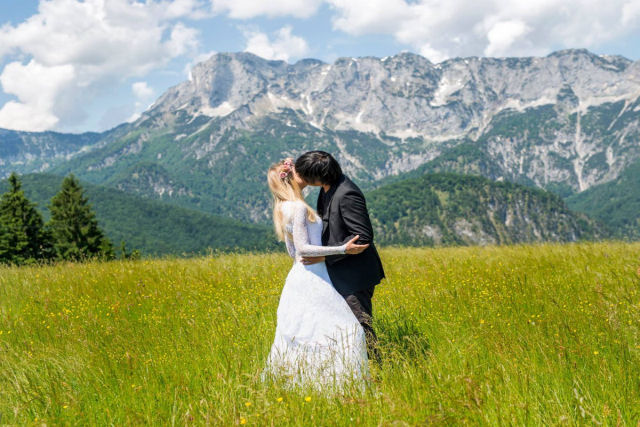 Casal tirou fotos de tirar o fôlego em 11 países diferentes para criar o melhor álbum de casamento