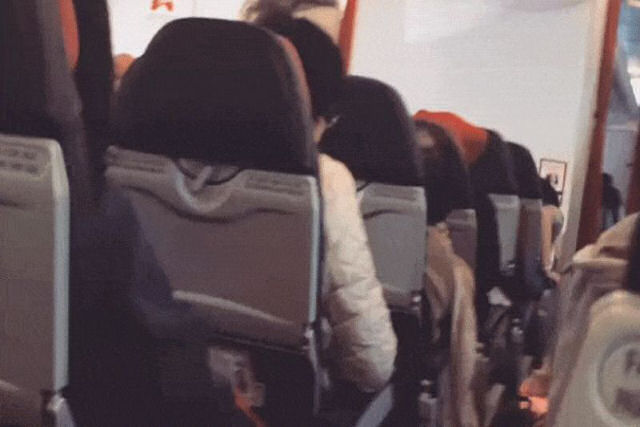Piloto pede aos passageiros que rezem quando o avião sacode mais que uma centrífuga de roupa velha