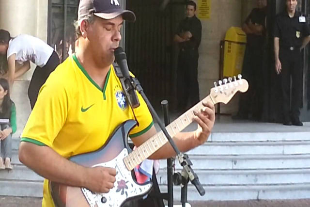 Morre o músico de rua mais famoso do Brasil