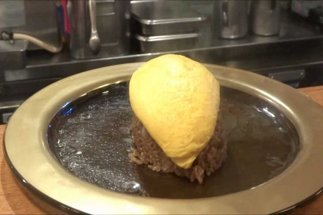 Chef japonês mostra como fazer o omelete mais difícil do mundo