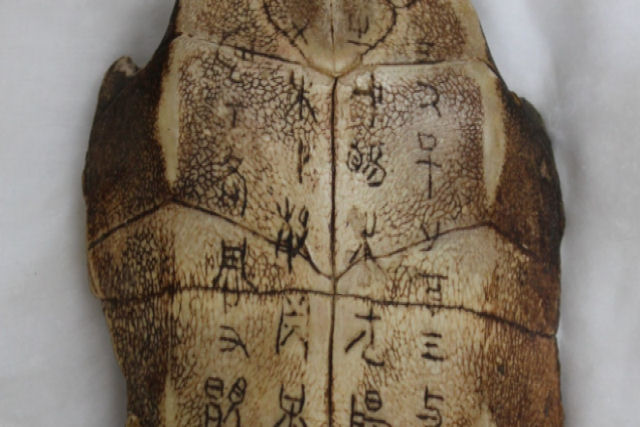 Acha que pode decifrar esta antiga escrita Chinesa? Um museu oferece muito dinheiro pela solução