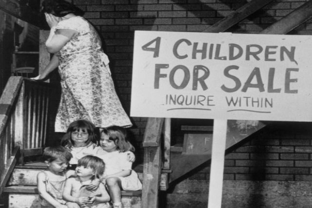 A história desconhecida por trás da foto '4 crianças à venda', de 1948