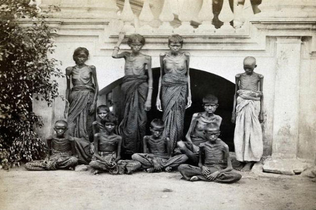 Famílias durante a grande fome de Madras na Índia, em 1876