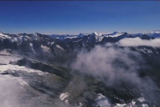 Drone voa para o topo de uma montanha no curta-metragem “Elevations”