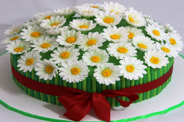 Designer de bolos cria as flores comestíveis mais realistas do mundo