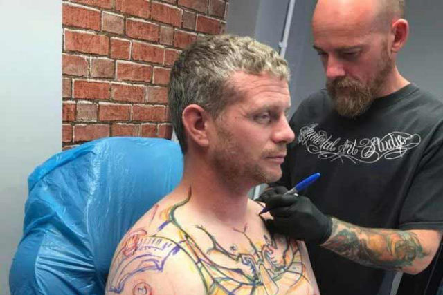 A tatuagem desse cara chamou a atenção de meio mundo nas redes sociais