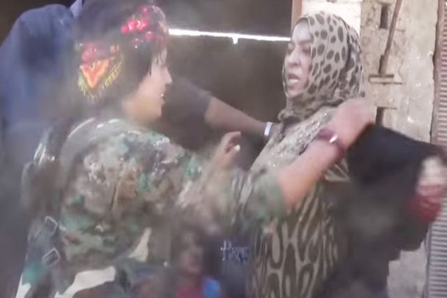Síria tira burka para celebrar sua libertação do Estado Islâmico