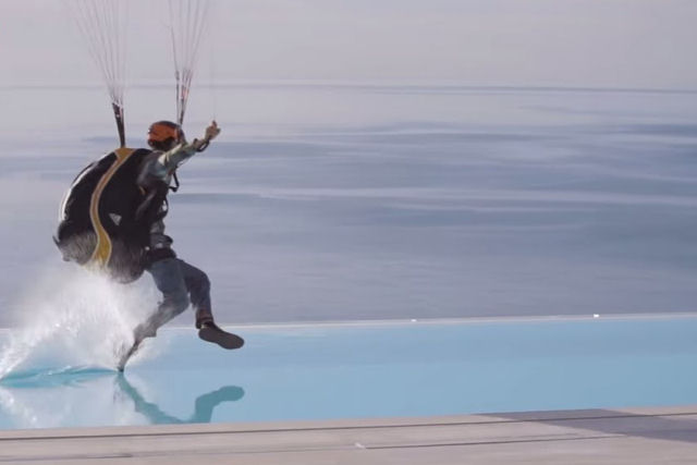 Este parapentista mostra como é a sensação de voar leve e solto na vida real
