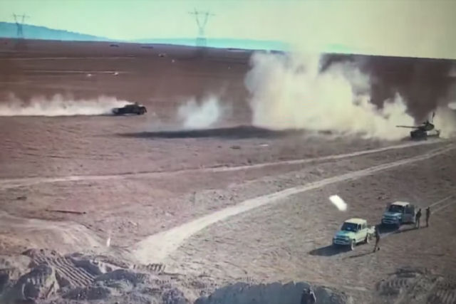 O explosivo duelo entre um tanque iraquiano e um carro-bomba terrorista