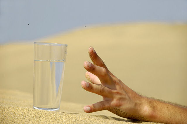 Alemão precisa beber 20 litros de água por dia para permanecer vivo