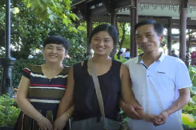 A história da menina chinesa, adotada por americanos, que encontrou seus pais biológicos 20 anos depois