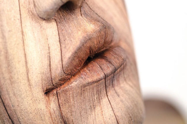 Esculturas de cerâmica surrealmente elaboradas para parecer madeira esculpida