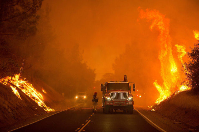 «Highway to Hell»: os terríveis vídeos do voraz incêndio na Califórnia