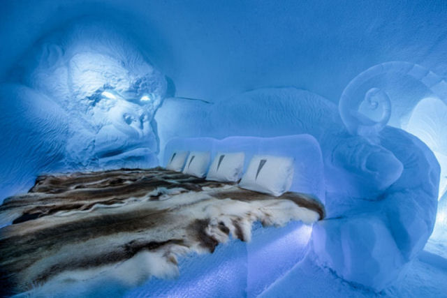 O hotel de gelo da Suécia este ano revela as incríveis suítes artísticas esculpidas no gelo e na neve