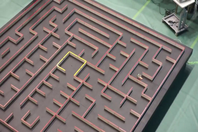 A evolução dos micro mouses robóticos que resolvem labirintos a toda velocidade