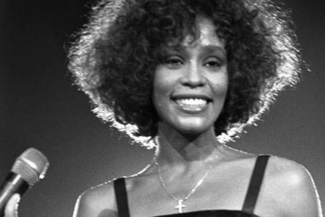 O dia que um Boeing 737 fez um pouso de emergncia porque uma mulher no parava de cantar I will always love you, de Whitney Houston