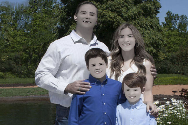 Família compartilha o hilariante trabalho feito por uma fotógrafa que nunca tinha utilizado Photoshop