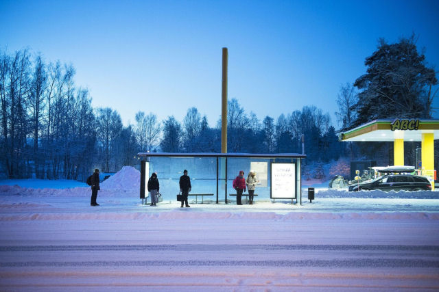 Filas na Finlândia são o melhor exemplo da proteção do espaço pessoal levada ao extremo
