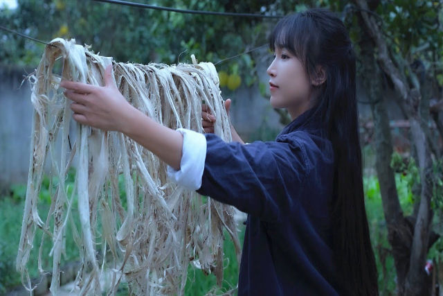 Vídeo hipnotizante mostra como era fabricado o papel segundo o método tradicional chinês