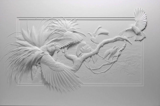 Esculturas animais de papel detalhadas emergem de quadros em alto relevo