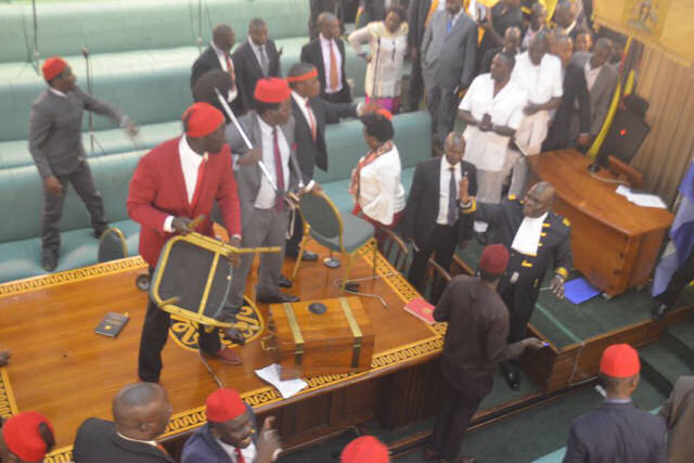 A luta livre na Câmara dos Deputados de Uganda