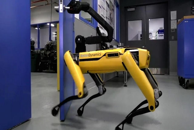 Tecnicamente, os robôs da Boston Dynamics já podem fugir em grupo: agora abrem portas