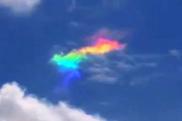 Iridescncia no cu: aparece rara nuvem arco-ris em Ribeiro Claro
