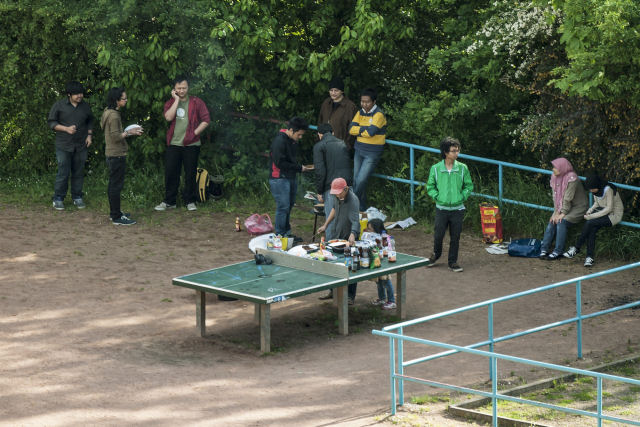 O cotidiano de uma mesa de pingue-pongue na Alemanha utilizada para tudo, menos para jogar pingue-pongue