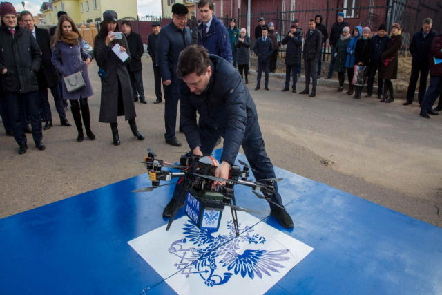 O primeiro drone do sistema de entregas russo se espatifa poucos segundos aps iniciar seu vo inaugural