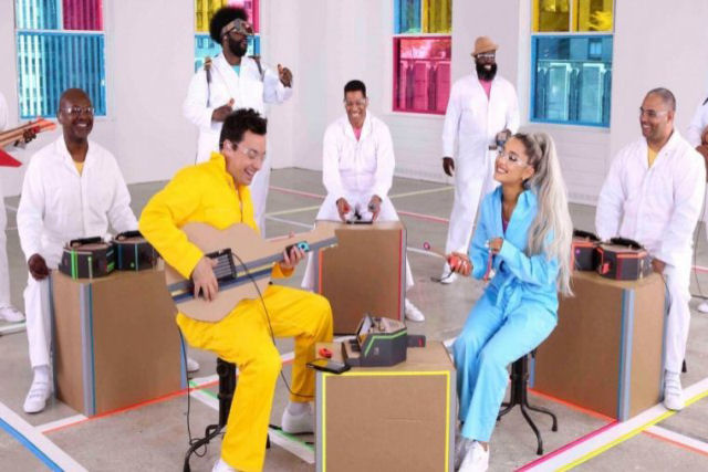 Ariana Grande e The Roots tocando instrumentos de brinquedo  o melhor vdeo musical que voc vai ver hoje