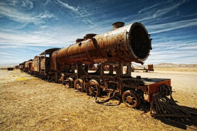 Museu de uma história descarrilhada: O cemitério de trens abandonados de Uyuni, na Bolívia