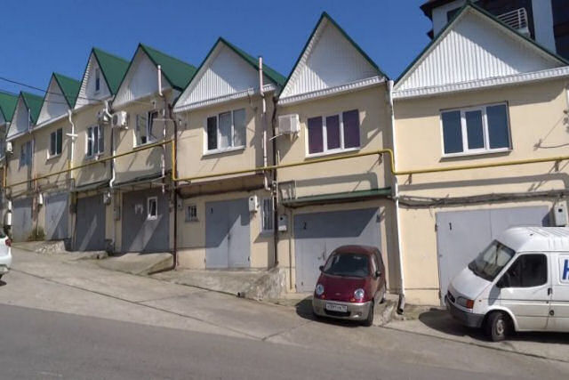 As favelas russas de Sochi: garagens automotivas transformadas em residncias rentveis ​​de vrios andares