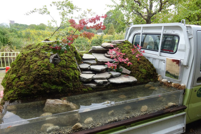 No Japão há um concurso que consiste em criar o mais belo jardim na caçamba de uma caminhonete