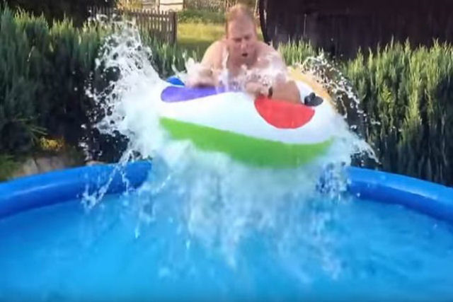 Como fazer ondas em uma piscina de plstico caseira