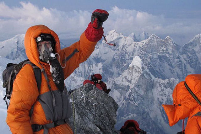Isto  o mais perto que voc chegar do cume do planeta: a impressionante escalada final ao Everest