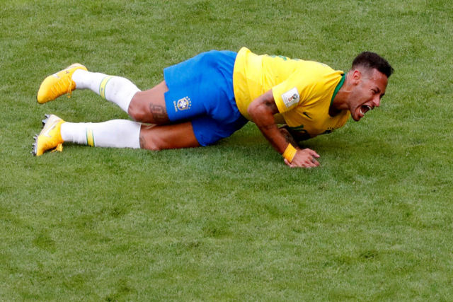 NeymarChallenge: O deboche que virou mania na Rede